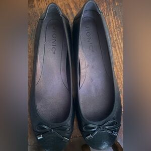 Vionic Women's Elegant Black Loafers